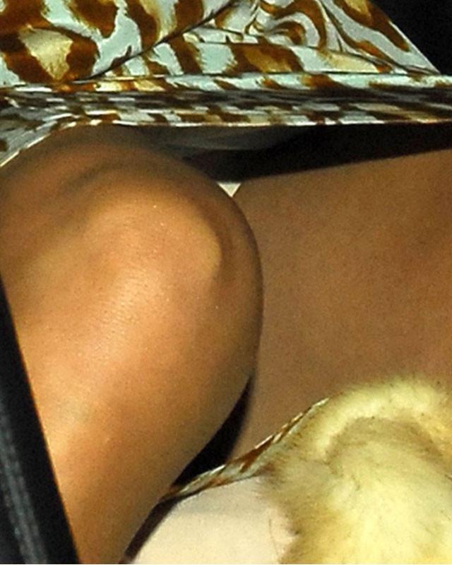 15P Celebrity Jennifer Lopez hite panties in sexy upskirt pics