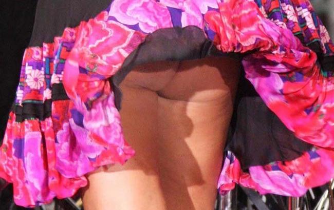 8P Celebrity Jessica Simpson nude ass in upskirt on stage