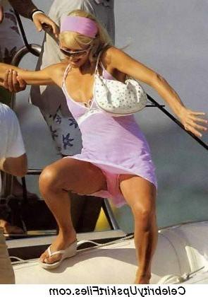 16P paris hilton showing panties in sneaky voyeur upskirt pictures