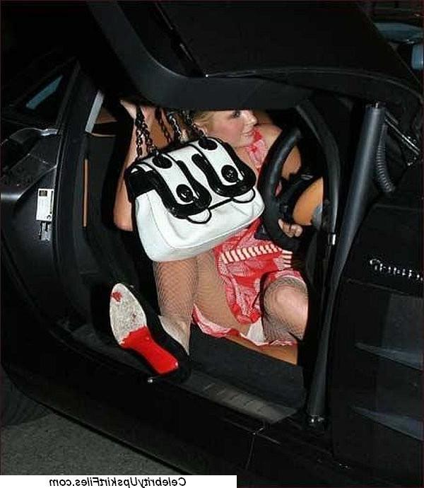 16P paris hilton showing panties in sneaky voyeur upskirt pictures