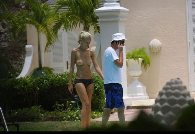 15P Celebrity blonde Claudia Shiffer great nude topless