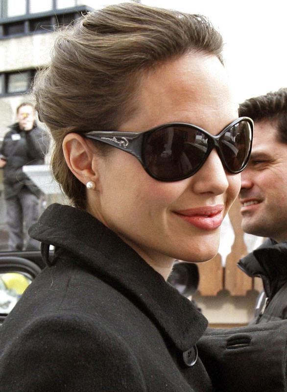 15P Celebrity Angelina Jolie totally exposed boobs and ass