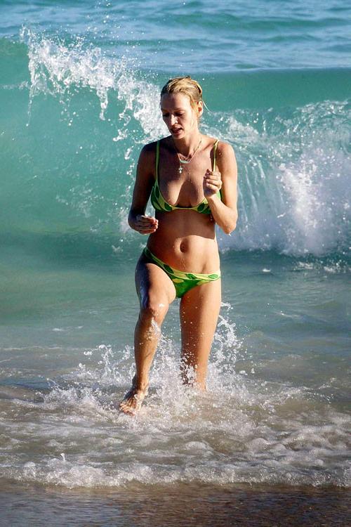 16P Uma Thurman showing her nice big tits on beach and posing in bikini