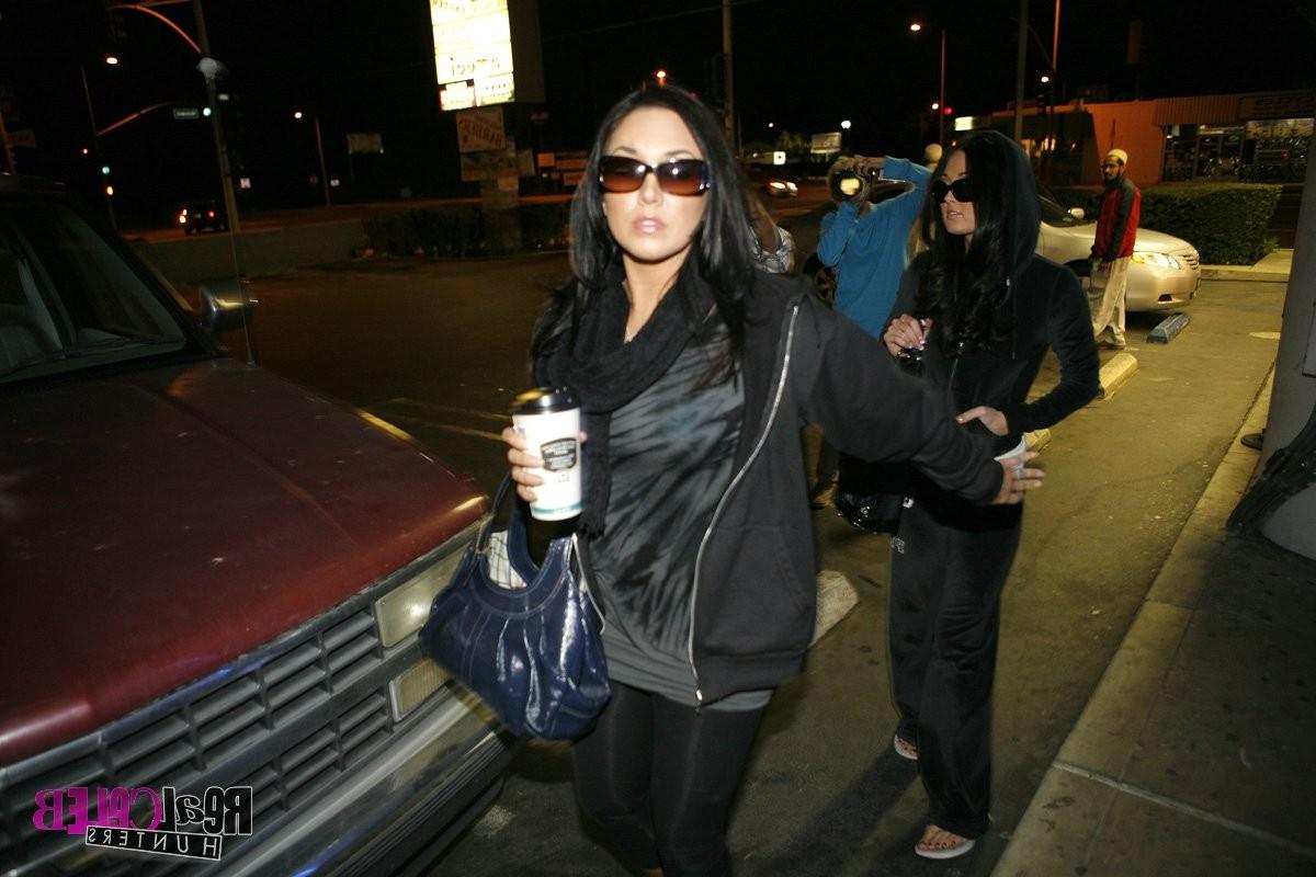 15P Sexy celeb Megan Fox banged by her girlfriend