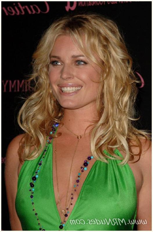 15P Celebrity Rebecca Romijn showing her exposed sexy body