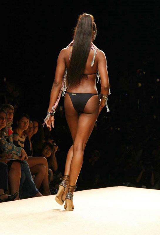 15P Celebrity Naomi Campbell completely naked ebony body