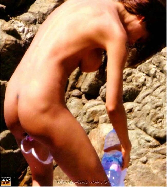 16P Celebrity babe Nina Moric showing her exposed nasty body