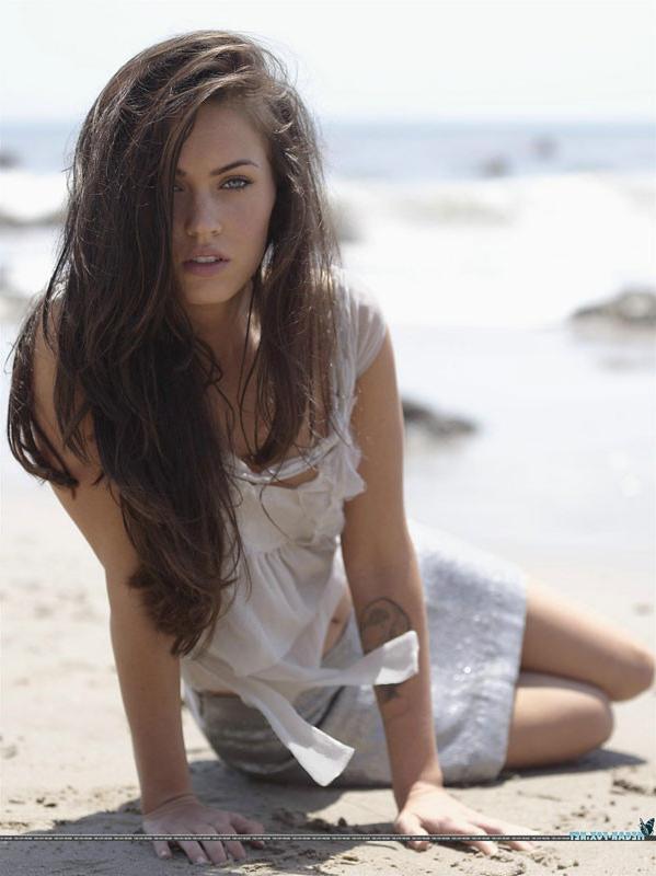 15P Celebrity Megan Fox exposed boobs after swimming