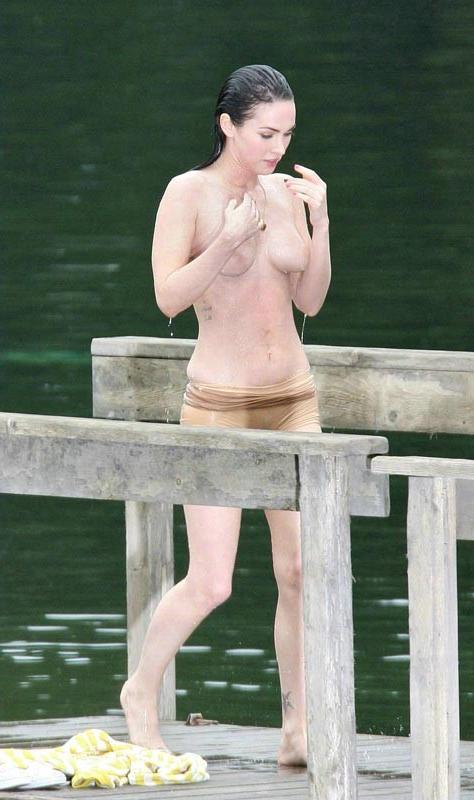 15P Celebrity Megan Fox exposed boobs after swimming