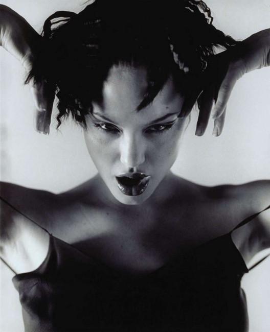 15P Celebrity Angelina Jolie completely naked ass and boobs
