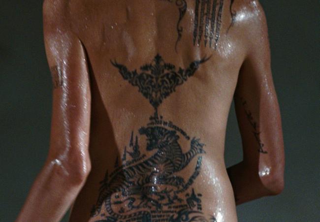 15P Celebrity Angelina Jolie completely naked ass and boobs