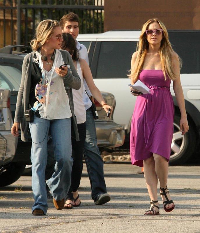 15P Celebrity Linday Lohan looking sexy and showing great legs