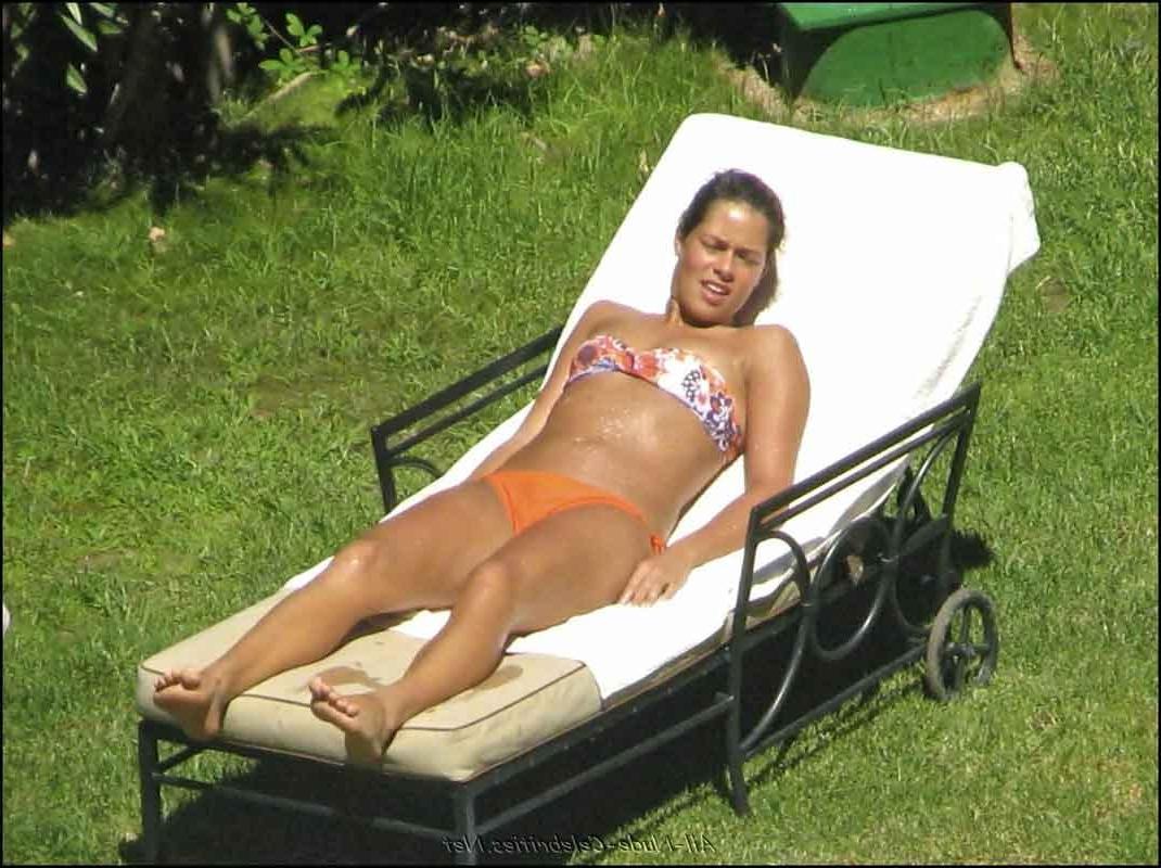 16P Das Promi-Babe Ana Ivanovic sonnt sich im sexy orangefarbenen Bikini