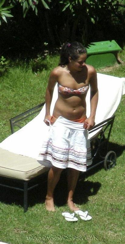 16P Das Promi-Babe Ana Ivanovic sonnt sich im sexy orangefarbenen Bikini