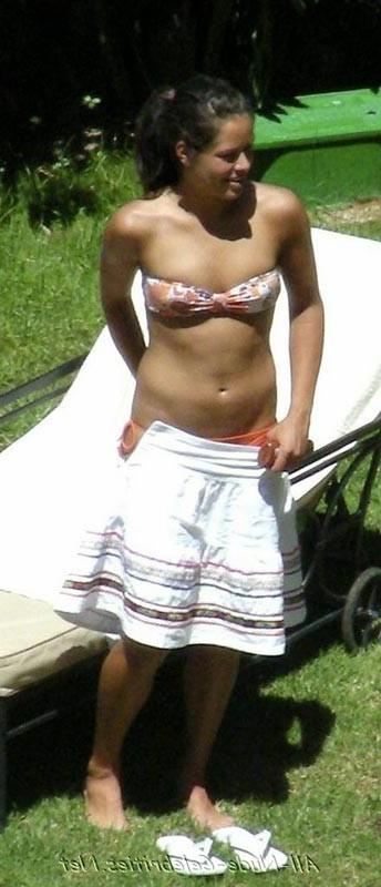 16P Das Promi-Babe Ana Ivanovic sonnt sich im sexy orangefarbenen Bikini