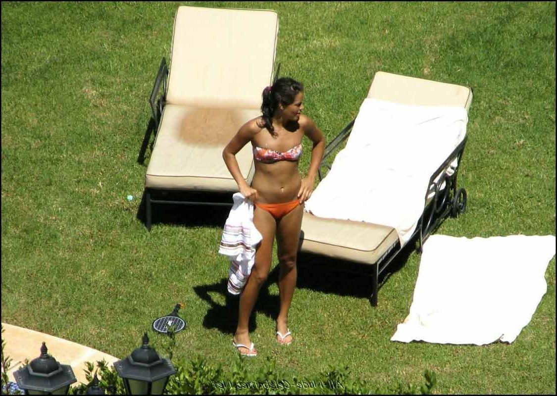 16P Das Promi-Babe Ana Ivanovic sonnt sich im sexy orangefarbenen Bikini