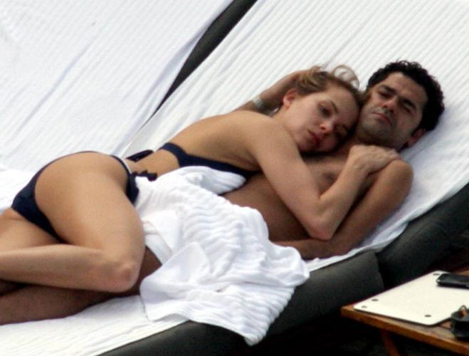 16P Melissa Theuriau showing her nice big tits on beach