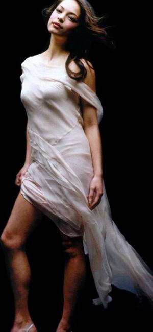 15P Celebrity Kristin Kreuk posing and showing great body