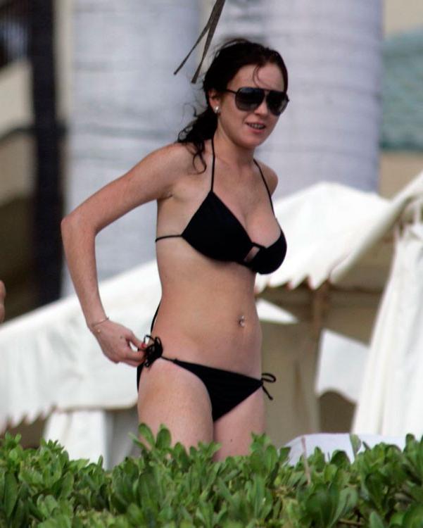 15P Celebrity Lindsay Lohan gets her tits grabbed by a guy
