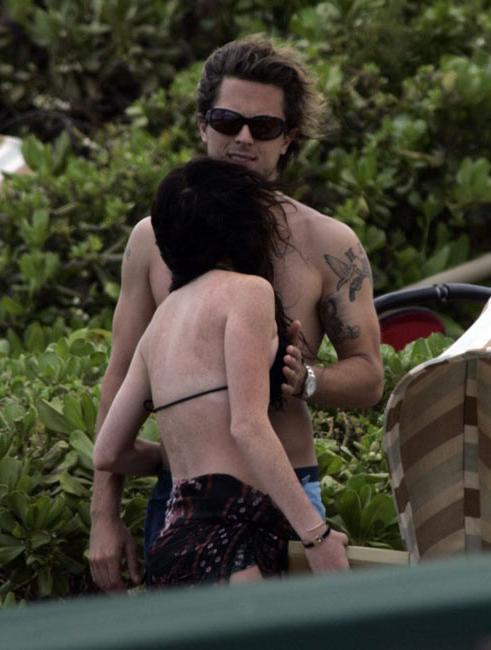 15P Celebrity Lindsay Lohan gets her tits grabbed by a guy