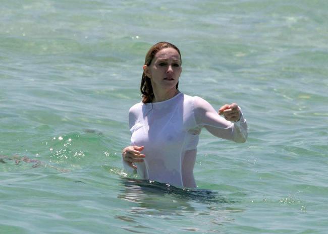 15P Celebrity Madonna see thru hard nipples