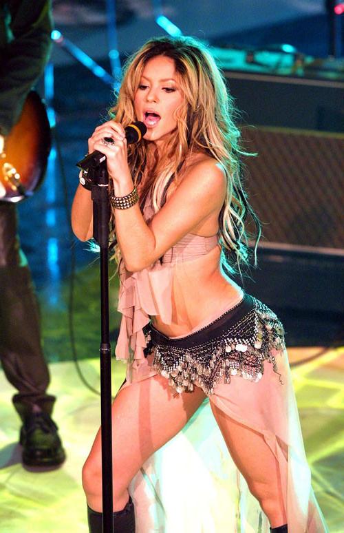 16P Shakira looking very hot in some sexy outfit on stage paparazzi pictures
