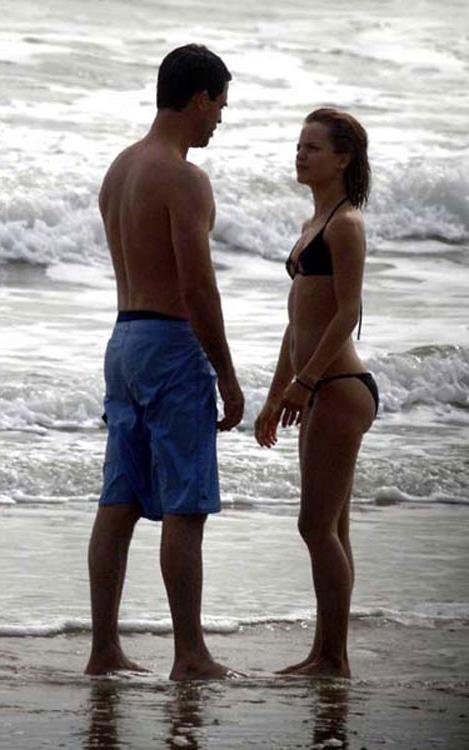 15P Celebrity Mena Suvari amazing ass in striptease