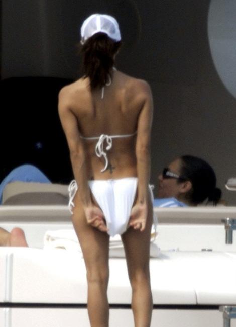 15P Celebrity Eva Longoria showing her great ass in bikini
