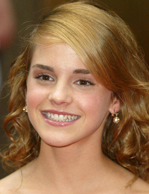 15P Celebrity actress Emma Watson see through panties