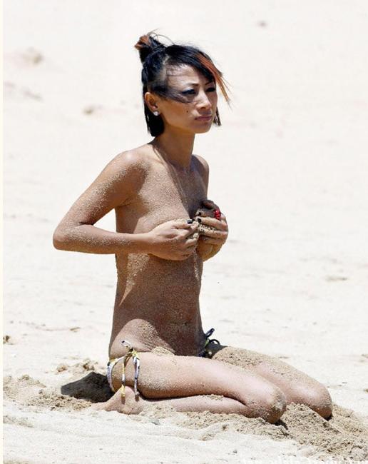 15P Asian celebrity Bai Ling showing her exposed tiny tits