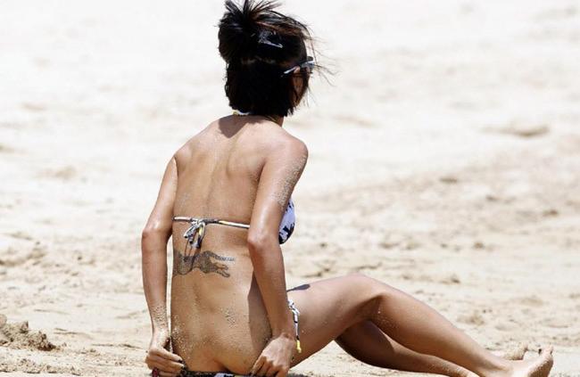 15P Asian celebrity Bai Ling showing her exposed tiny tits
