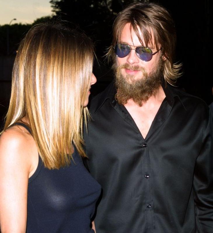 15P jennifer aniston show pussy in see through panties upskirt