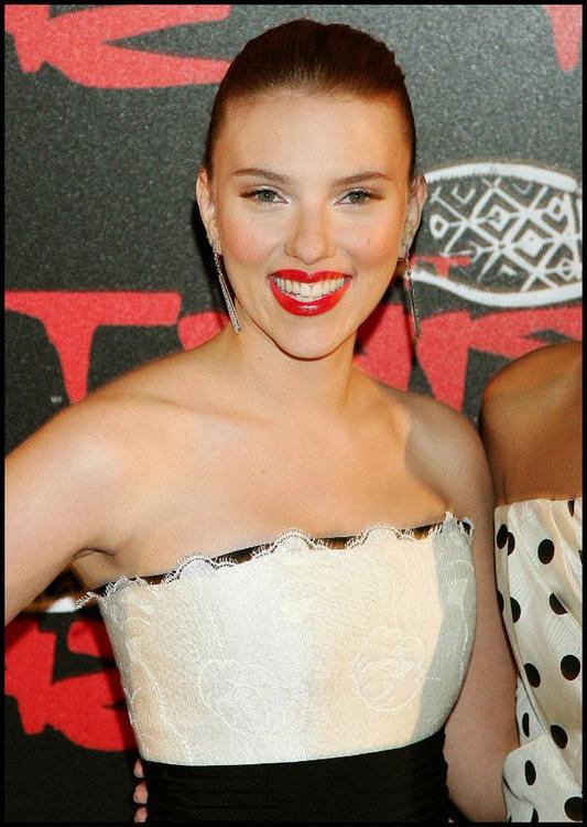 15P Celebrity Scarlett Johansson nice see thru hard nipples