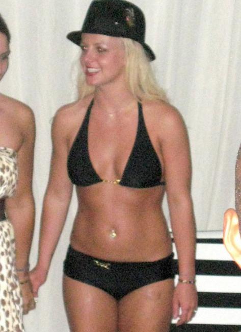 15P Celebrity Britney Spears showing off her sexy body