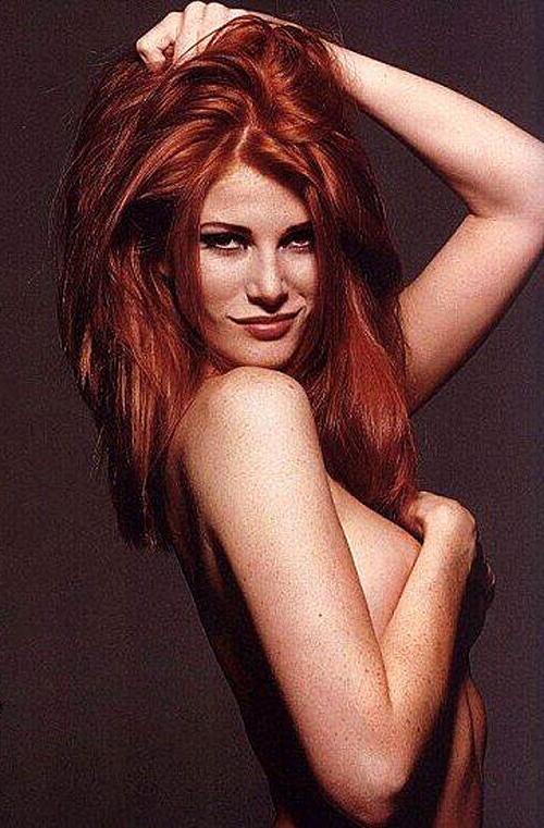 16P Angie Everhart showing her nice big tits and ass
