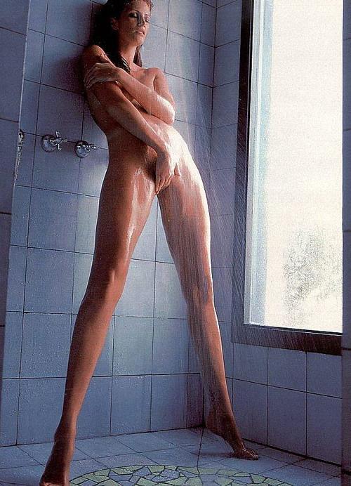16P Angie Everhart showing her nice big tits and ass