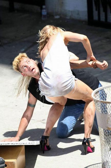 15P Celebrity hot babe Amy Smart nipple slip in public