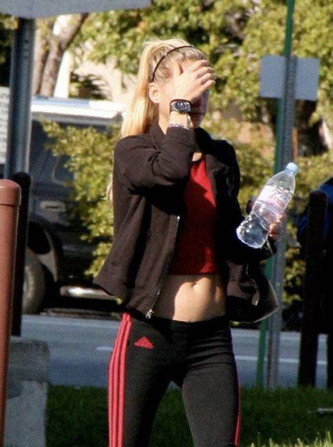 15P Celebrity great babe Anna Kournikova great ass in tight lingerie
