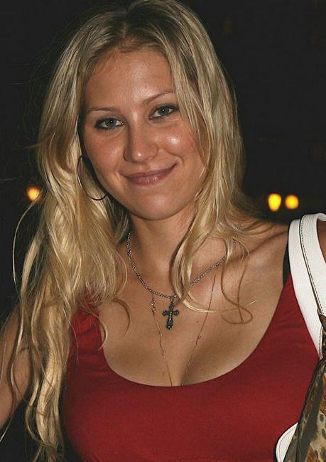 15P Celebrity great babe Anna Kournikova great ass in tight lingerie