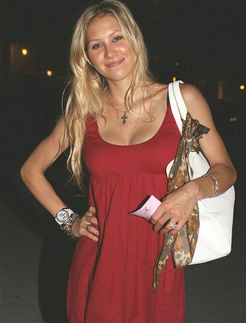 15P Celebrity great babe Anna Kournikova great ass in tight lingerie