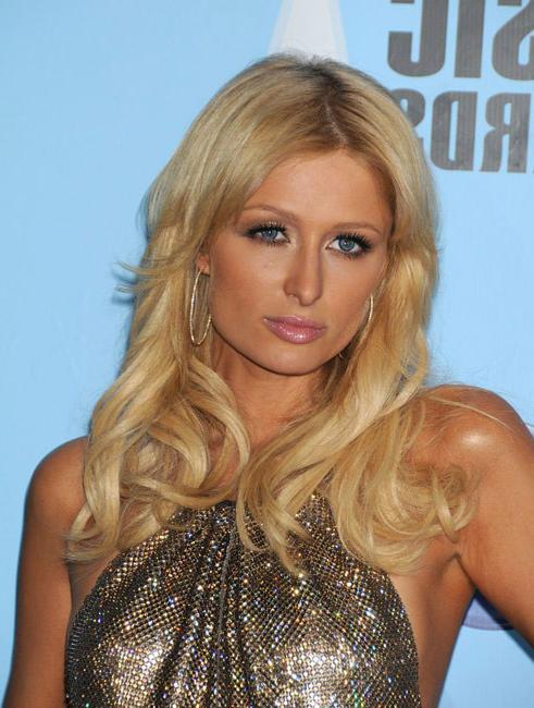 15P Celebrity babe Paris Hilton amazing ass in upskirt pictures