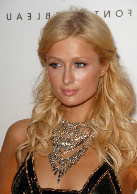 15P Celebrity babe Paris Hilton amazing ass in upskirt pictures