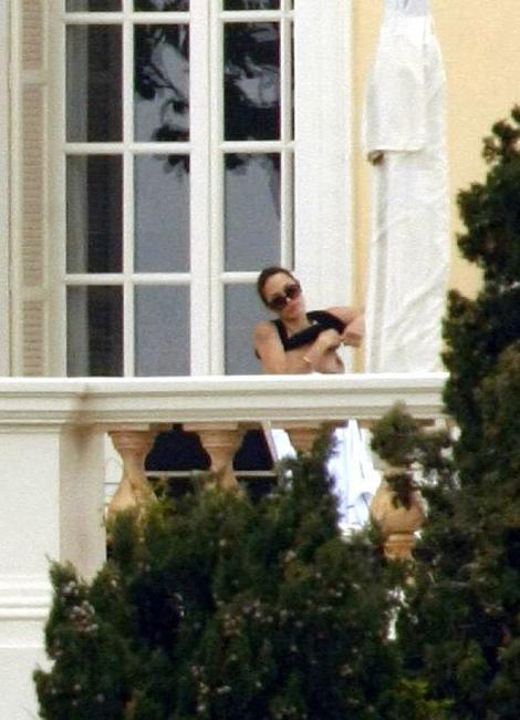 15P Celebrity Angelina Jolie sweet exposed big boobs