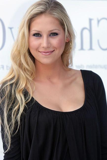 15P Celebrity Anna Kournikova flashes pussy in yellow bikini