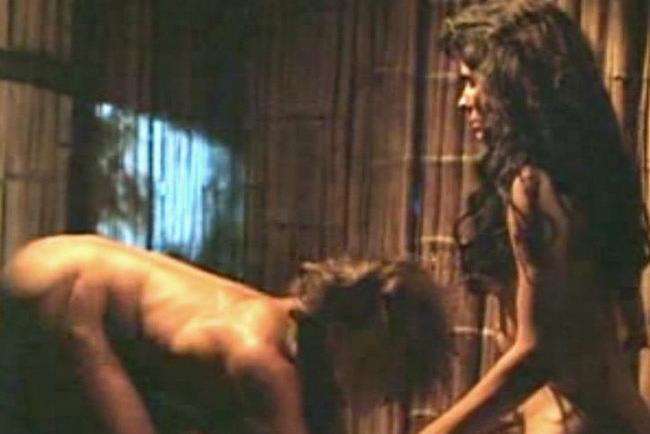 20P Celebrity actress Sandra Bullock nude in sex scene caps