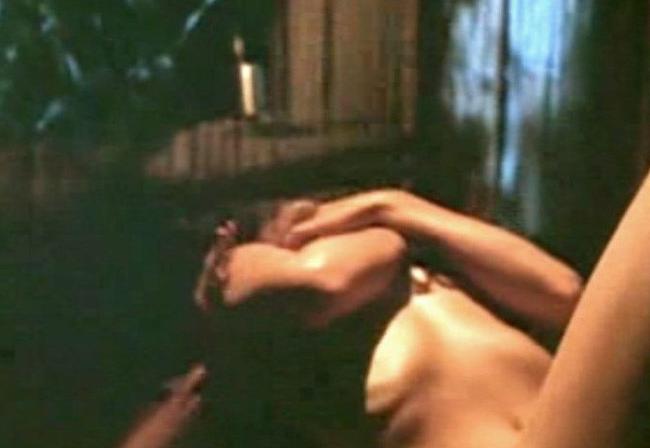 20P Celebrity actress Sandra Bullock nude in sex scene caps