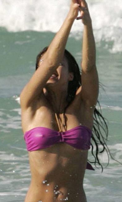 20P Celebrity Jessica Alba in sexy bikini and nice see thru nipples