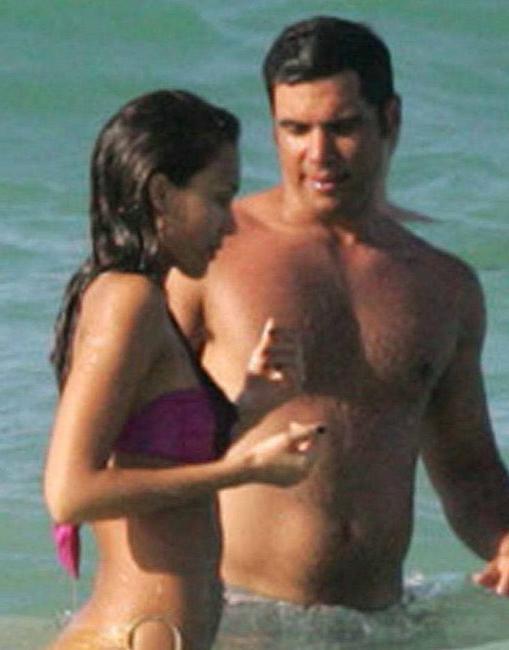 20P Celebrity Jessica Alba in sexy bikini and nice see thru nipples