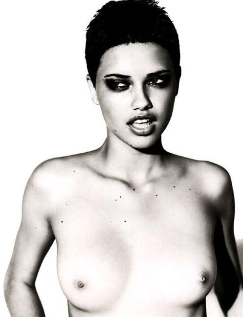 20P Celebrity Adriana Lima totally sexy while modeling nude