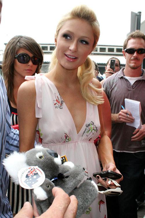 16P Paris Hilton showing her nice shaved pussy upskirt